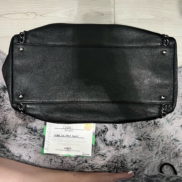 CHANEL Large Chain Trim Luxe Ligne Bowler Boston Bag - Picture 12 of 14